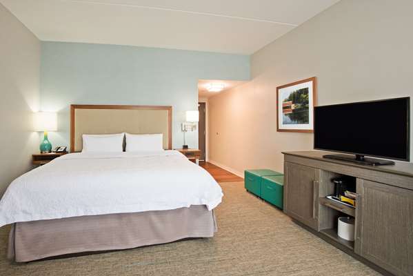  - Hampton Inn & Suites North Huntingdon - I-76, Exit 67