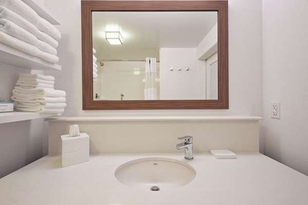  - Hampton Inn & Suites North Huntingdon - I-76, Exit 67