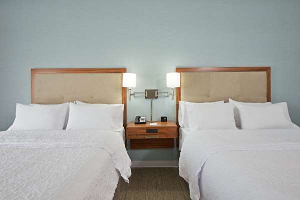  - Hampton Inn & Suites North Huntingdon - I-76, Exit 67