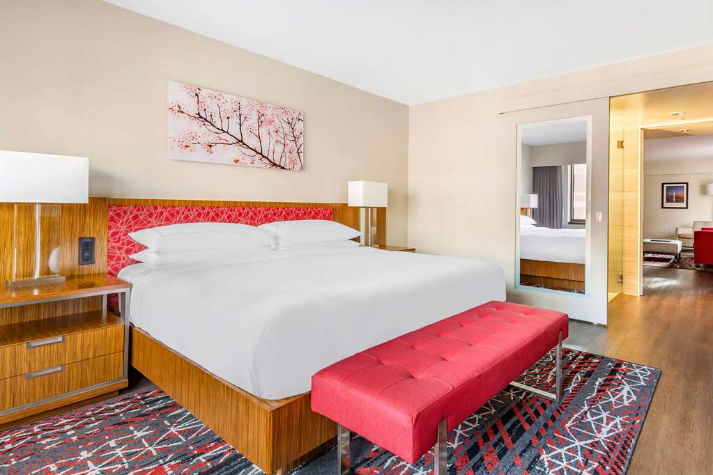 The District by Hilton Club Room Type - 1 BDRM KING SUITE ACC TUB