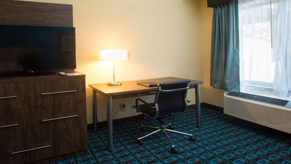  - Best Western North Shore Hotel Danvers - I-95, Exit 70