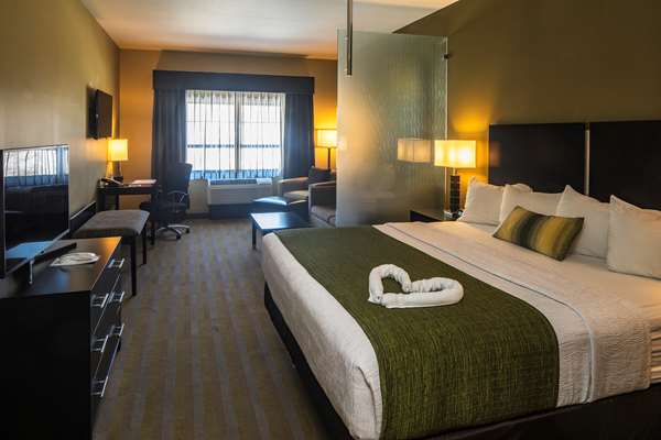 Suite - Best Western Plus Inn at Franciscan Square Steubenville