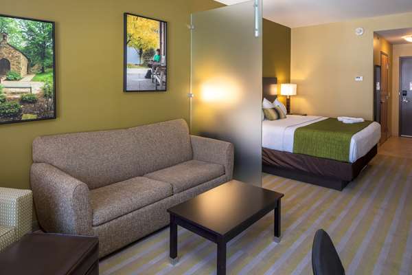 Suite - Best Western Plus Inn at Franciscan Square Steubenville