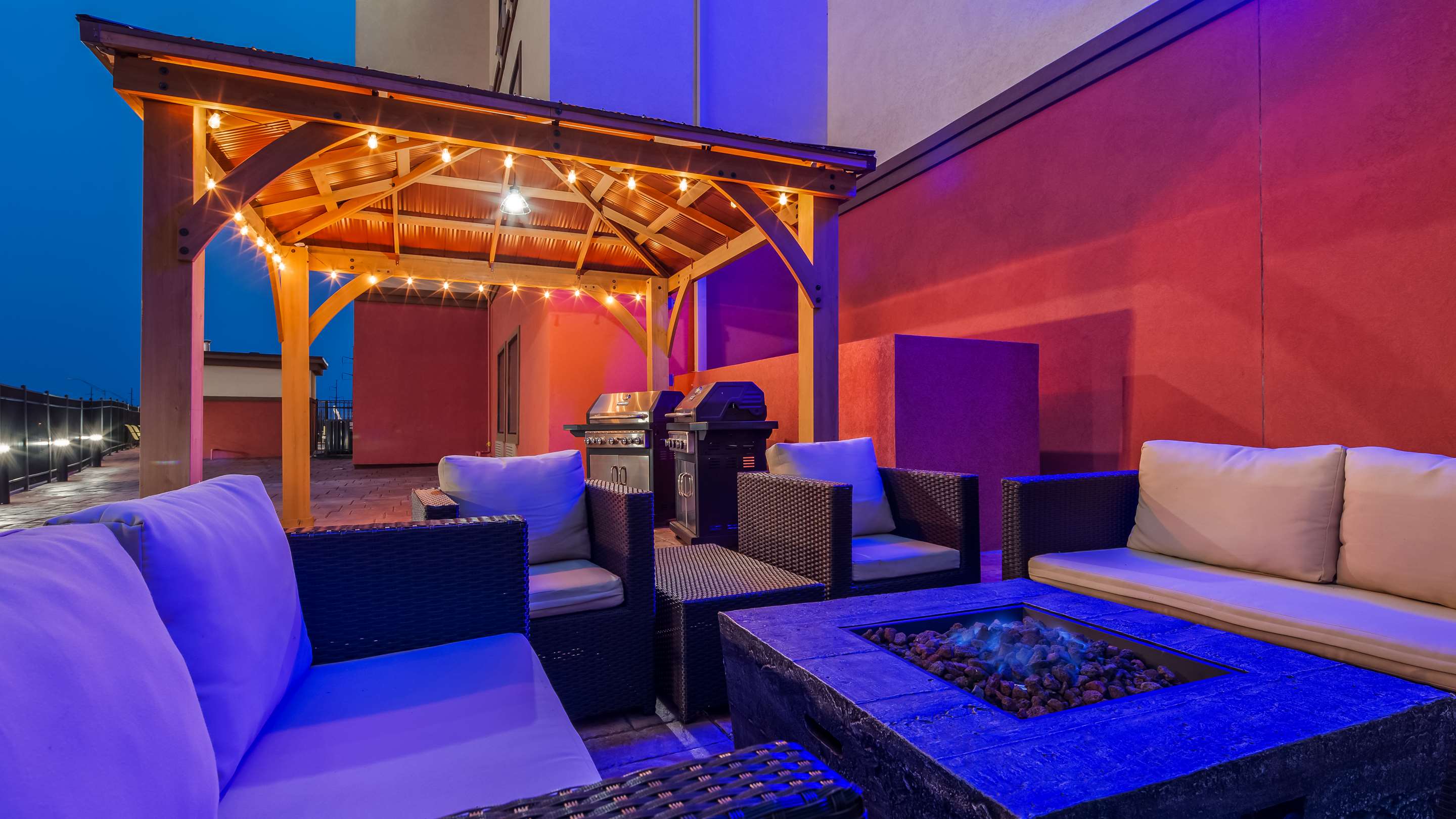 Exterior Sitting Area | Best Western Plus Executive Residency Elk City