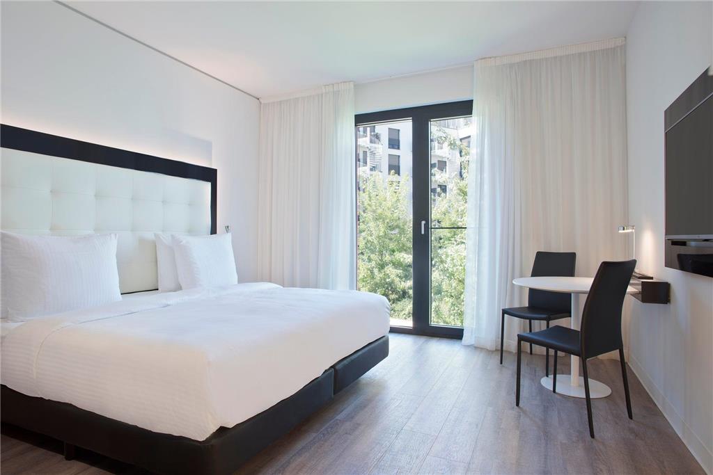 INNSIDE FRANKFURT OSTEND-guestroom-Guest Room,On-Site.jpg