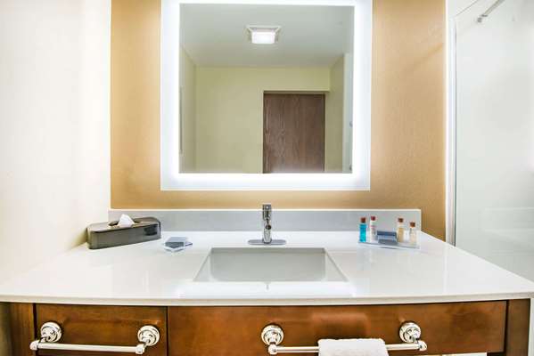  - Hawthorn Suites by Wyndham St Clairsville - I-70, Exit 218