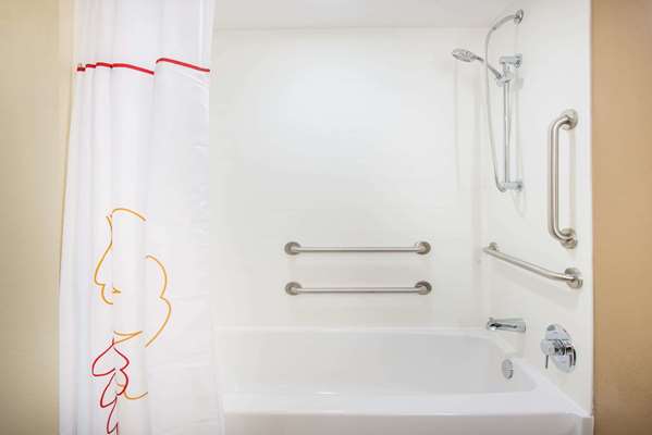  - Hawthorn Suites by Wyndham St Clairsville - I-70, Exit 218