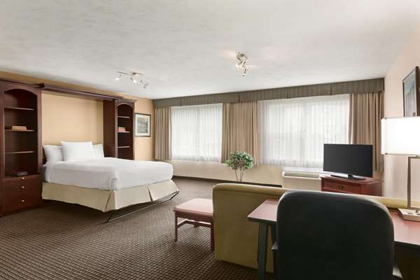  - Days Inn & Suites Moncton