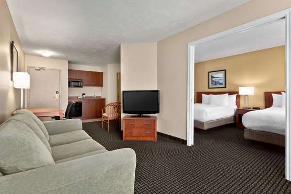 Suite - Days Inn & Suites Moncton