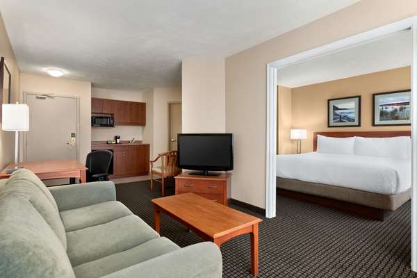 Suite - Days Inn & Suites Moncton