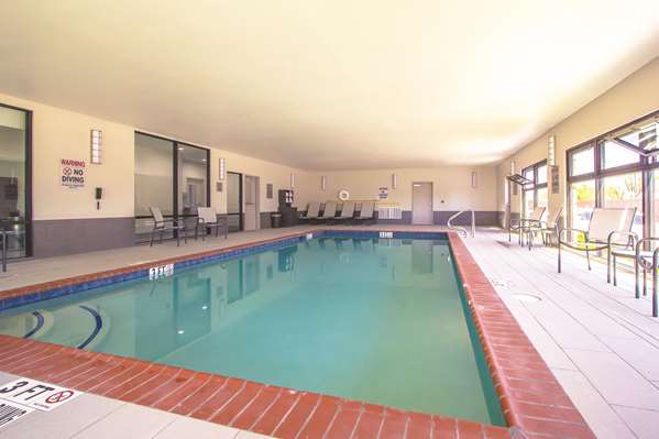 Pool - La Quinta Inn & Suites Pampa