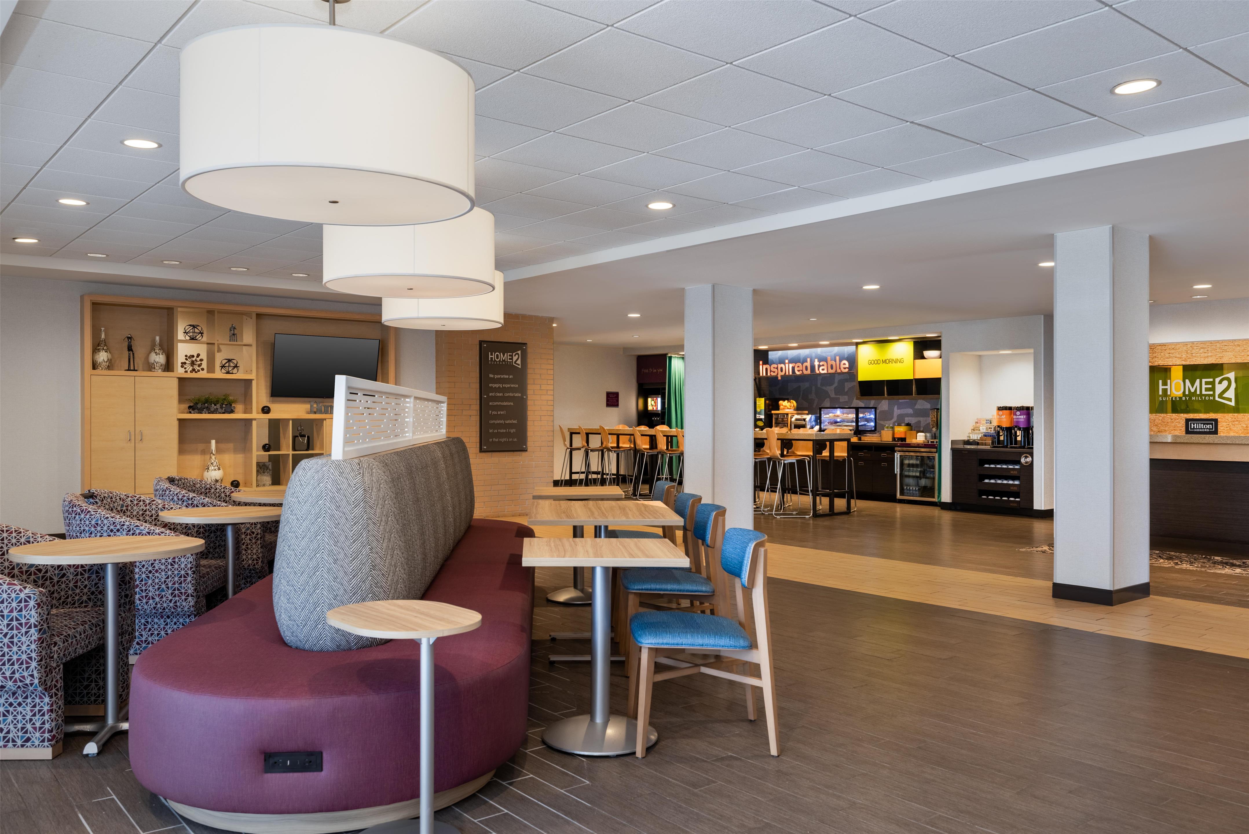 Lobby | Home2 Suites by Hilton Milwaukee Brookfield