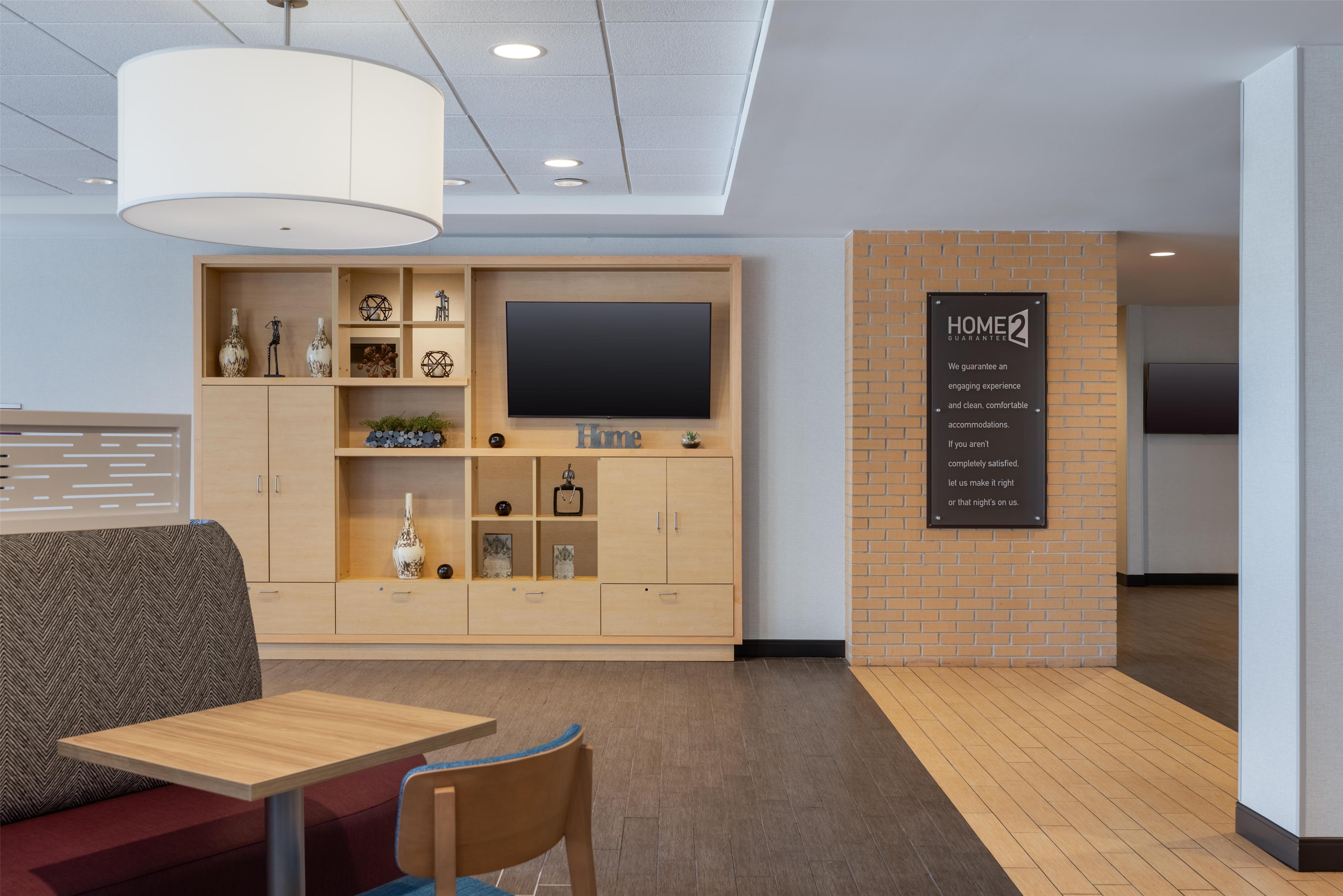 Lobby | Home2 Suites by Hilton Milwaukee Brookfield