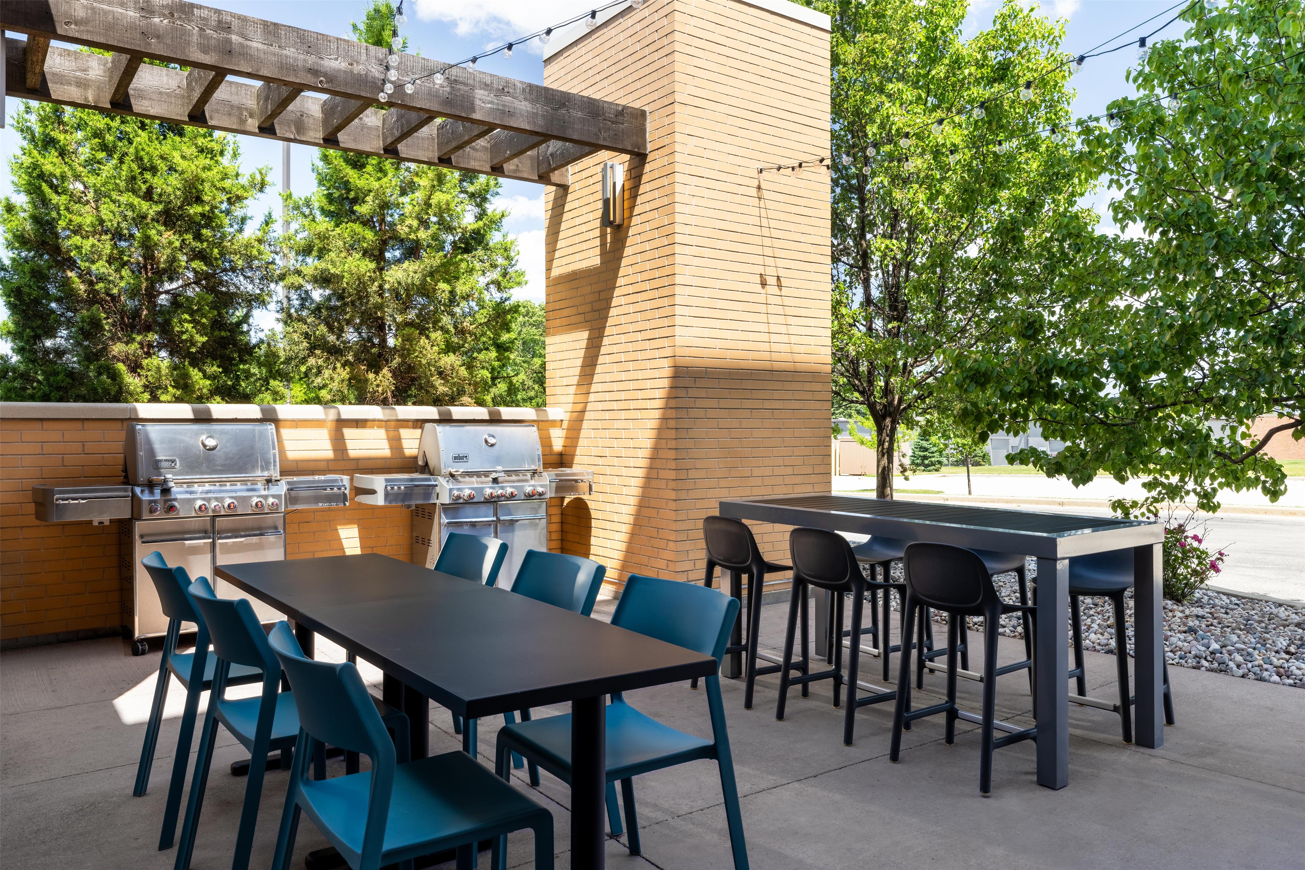 Restaurant | Home2 Suites by Hilton Milwaukee Brookfield