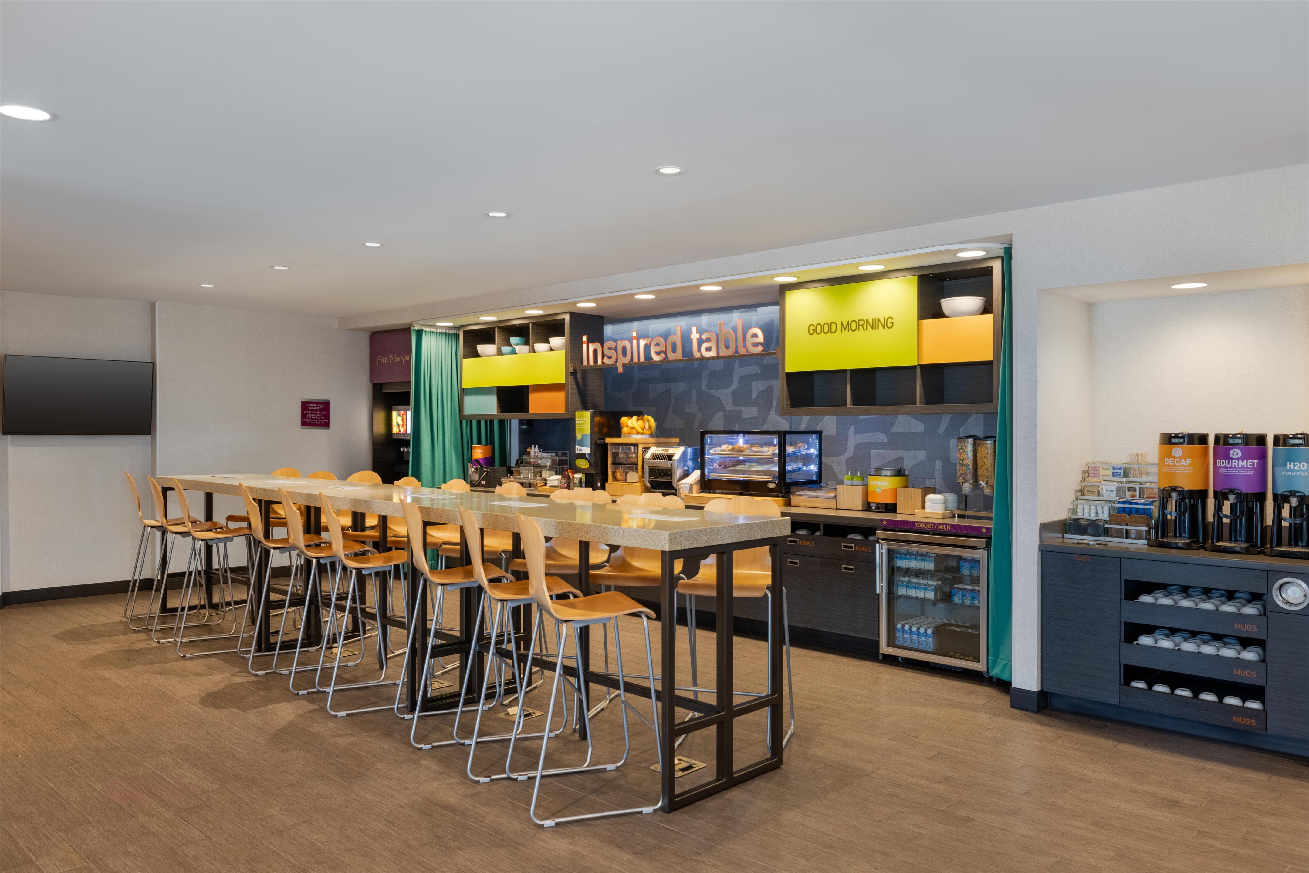 Breakfast Area | Home2 Suites by Hilton Milwaukee Brookfield