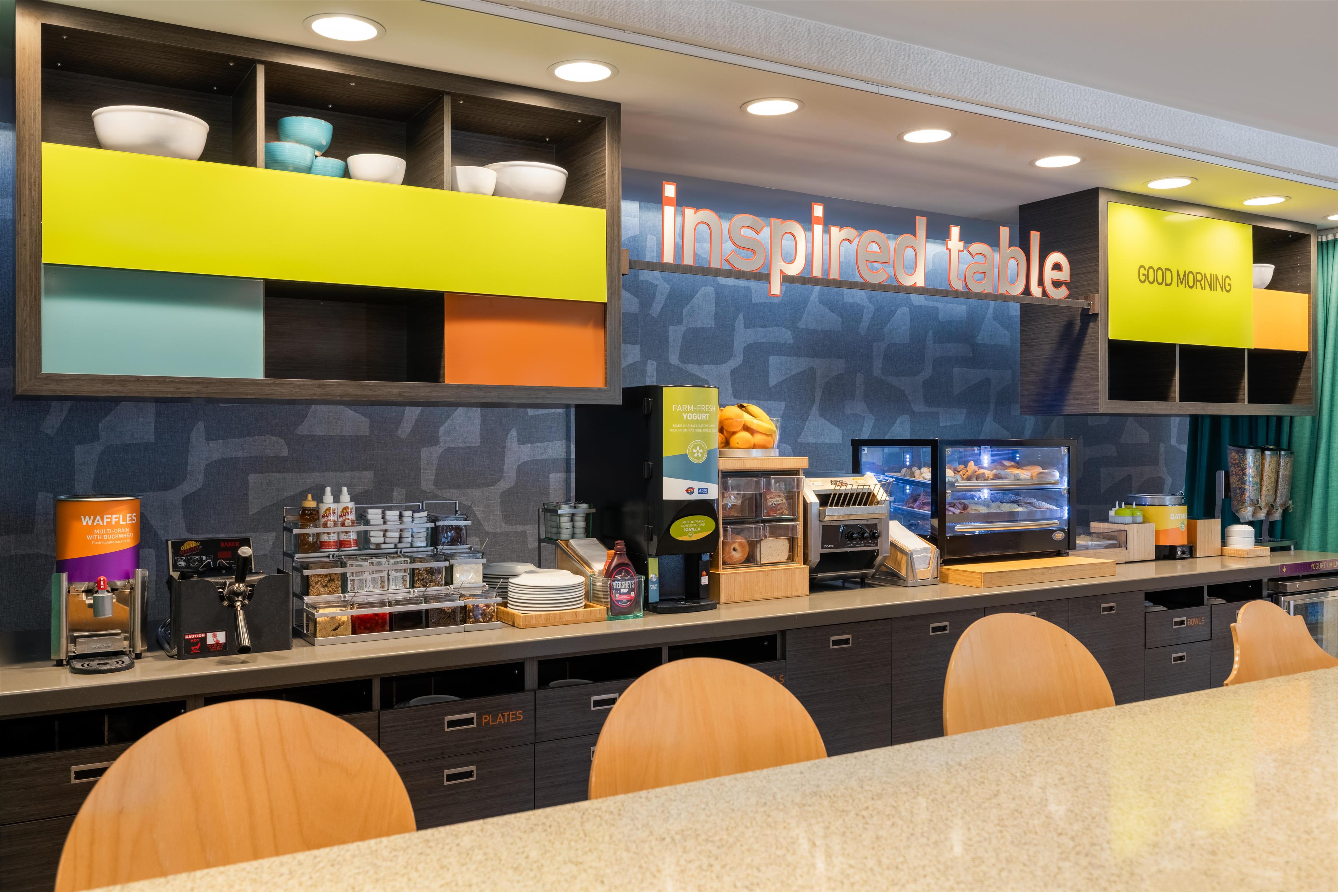 Breakfast Area | Home2 Suites by Hilton Milwaukee Brookfield