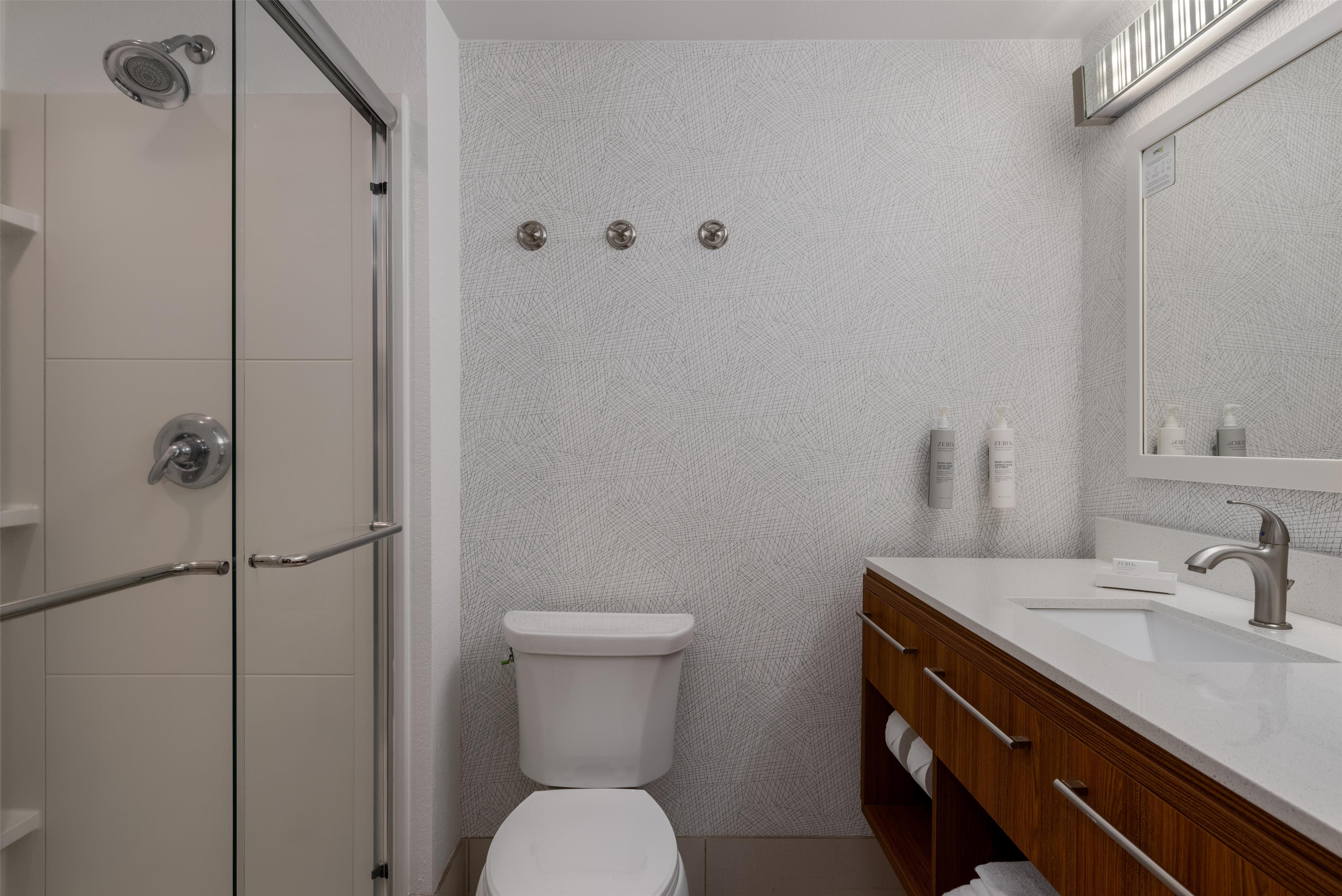 Guest room bath