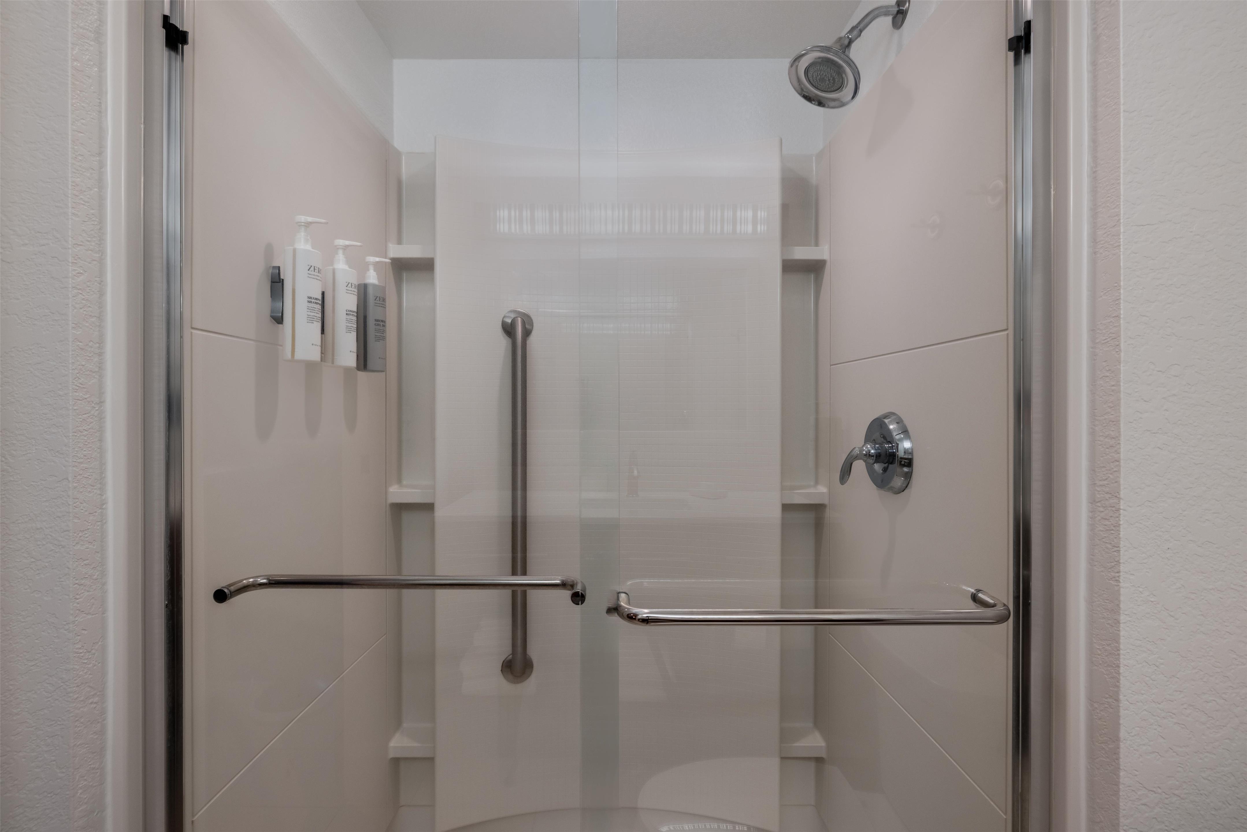 Guest room bath
