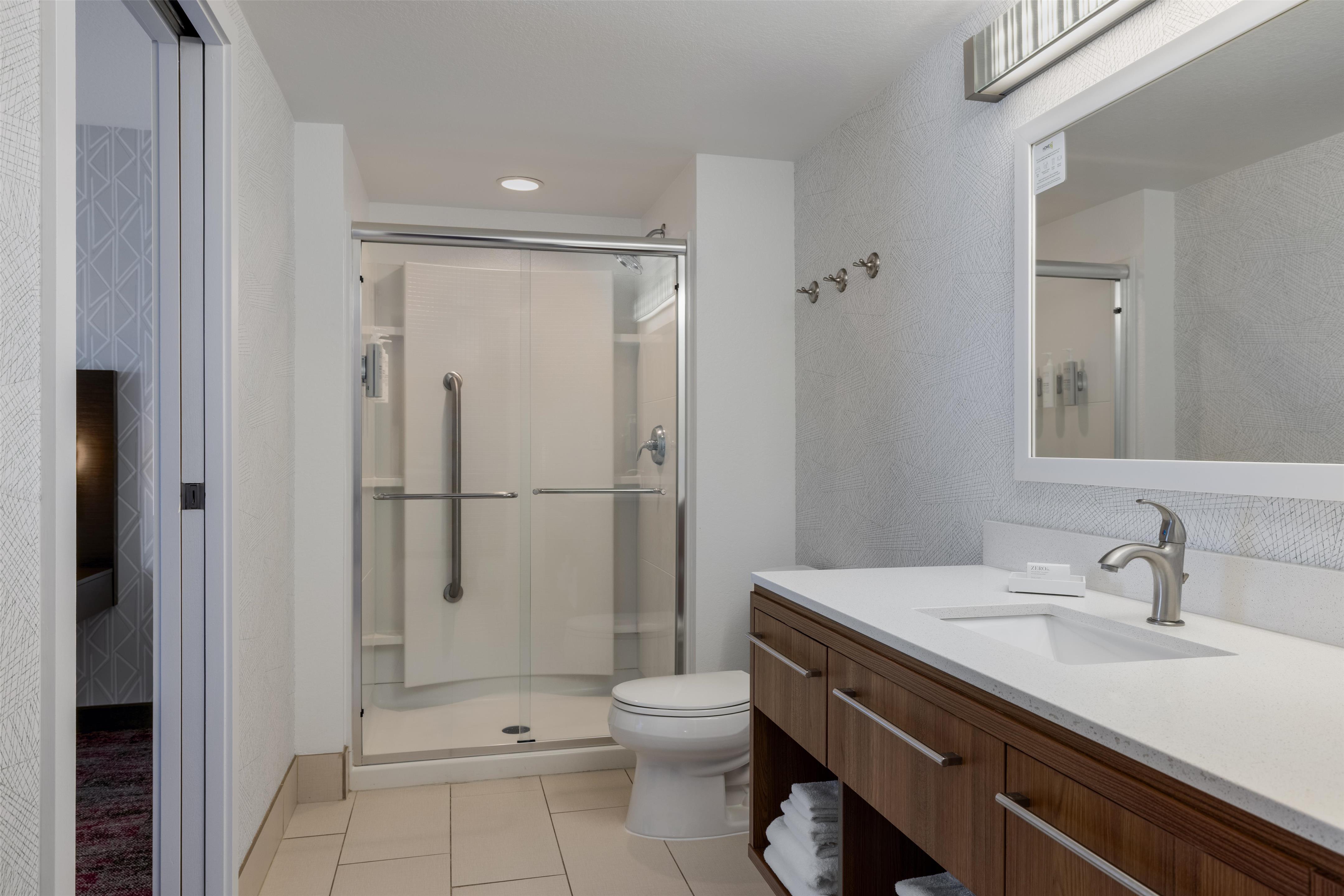 Guest room bath