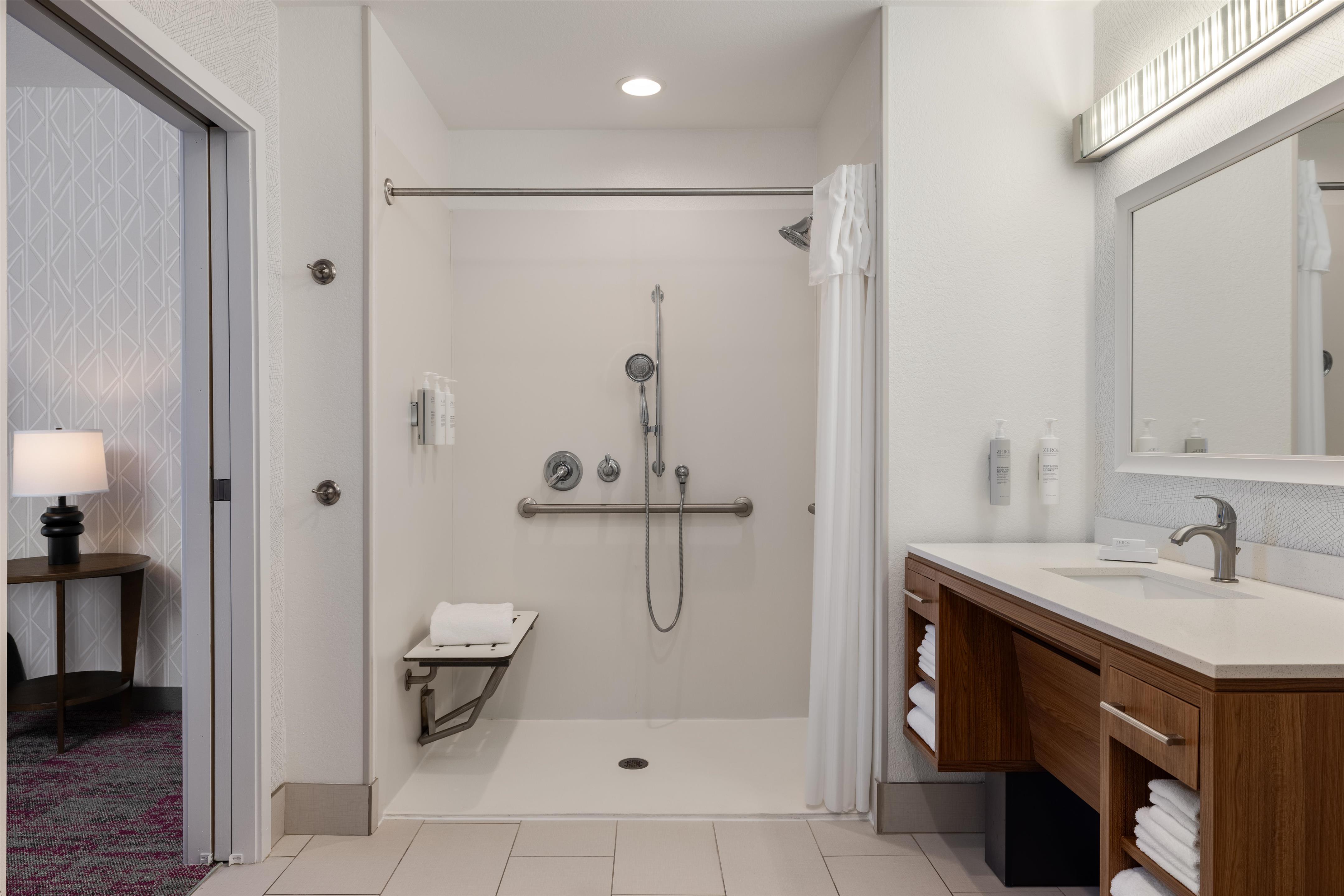 Guest room bath