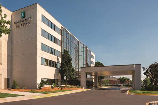 Exterior view - Embassy Suites Brookfield - I-94, Exit 301