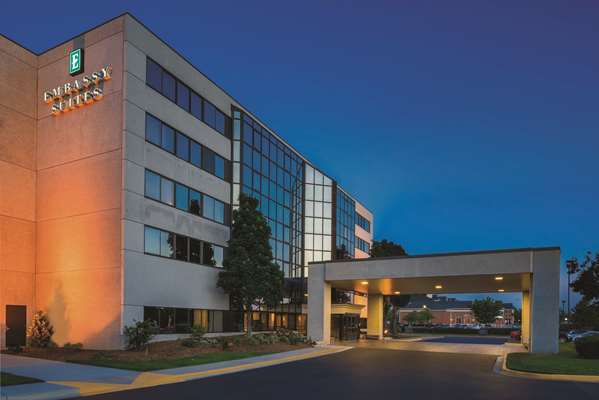Exterior view - Embassy Suites Brookfield - I-94, Exit 301