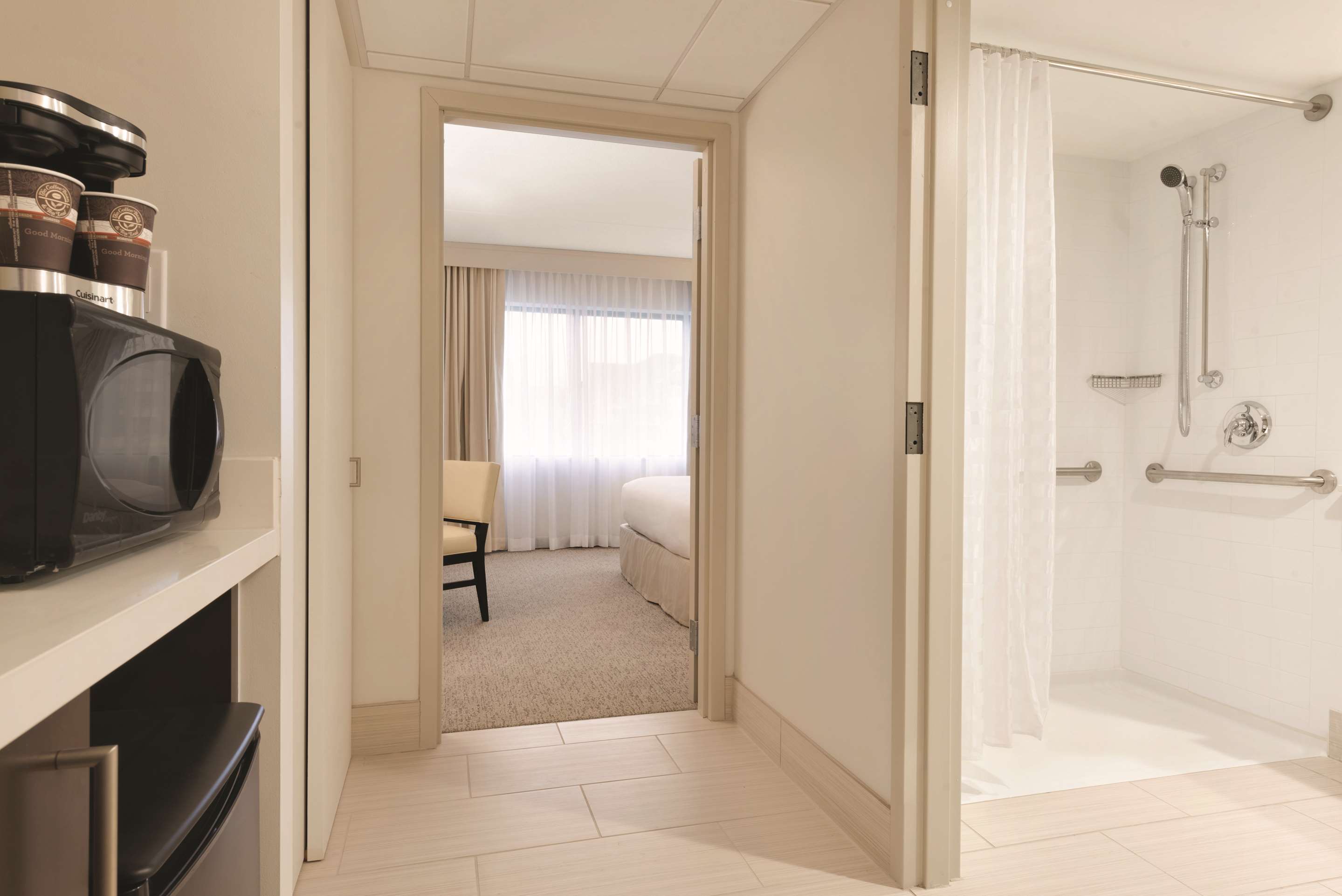 Guest room bath