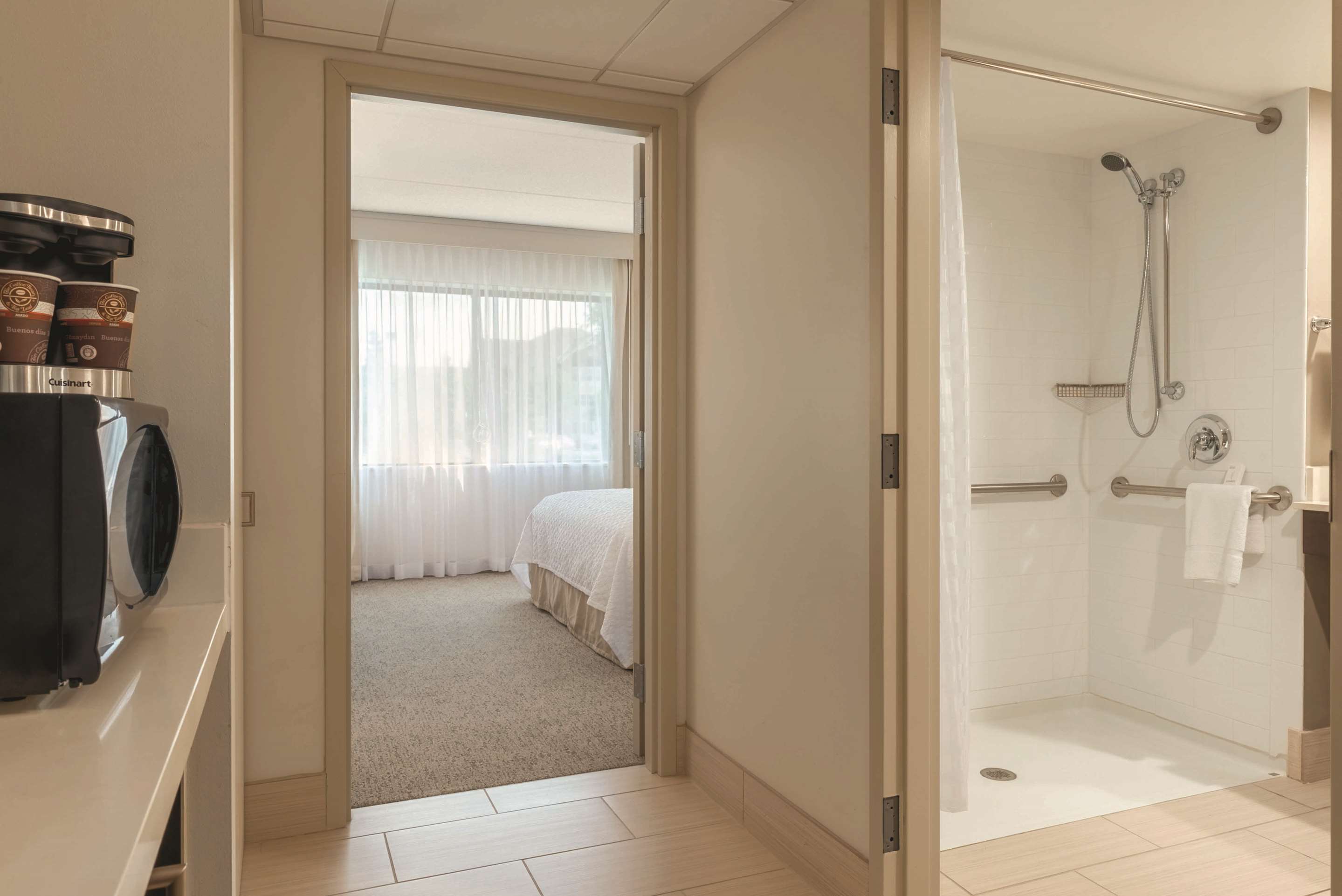 Guest room bath