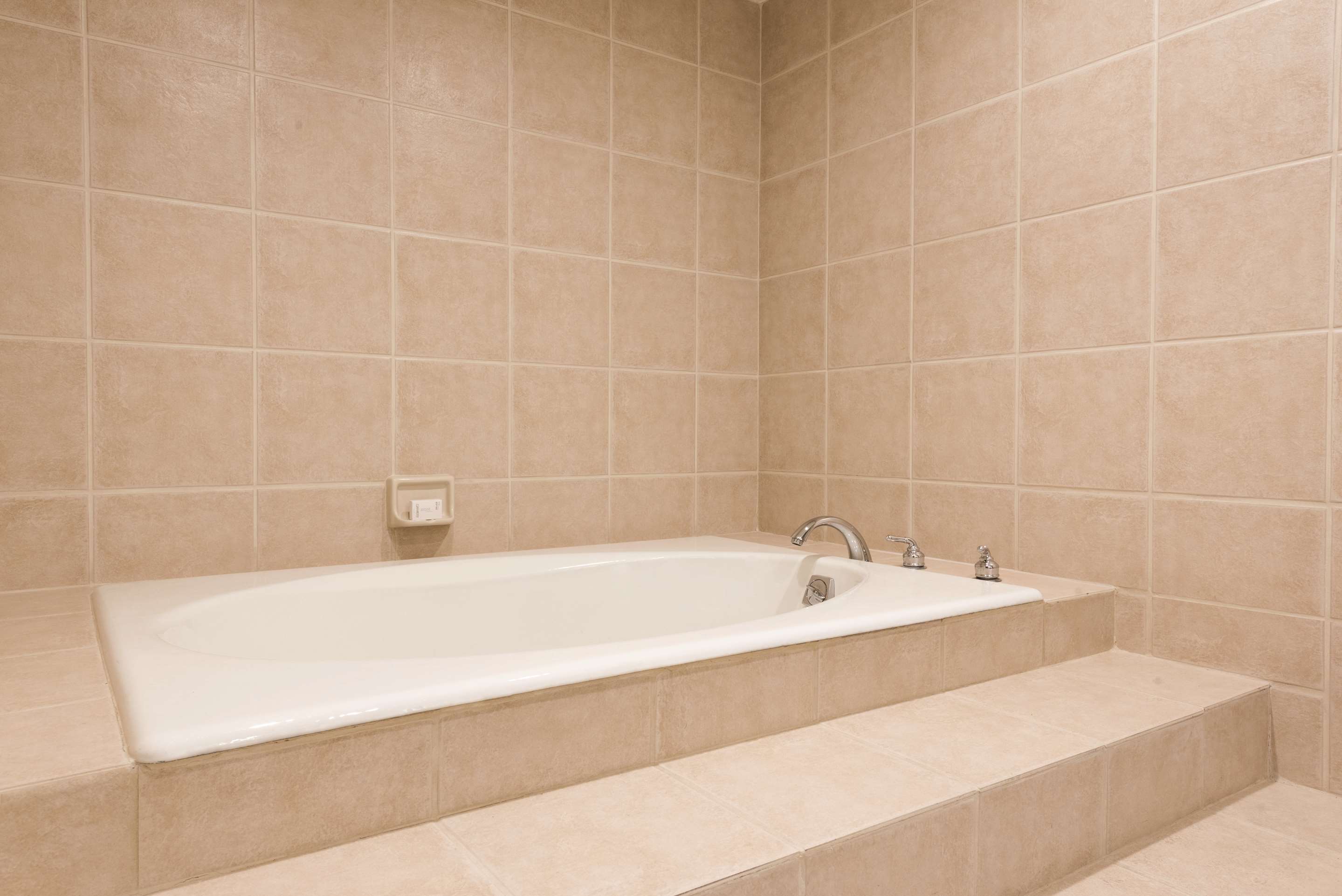 Guest room bath