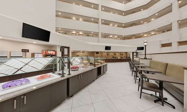 Amenities - Embassy Suites Brookfield - I-94, Exit 301