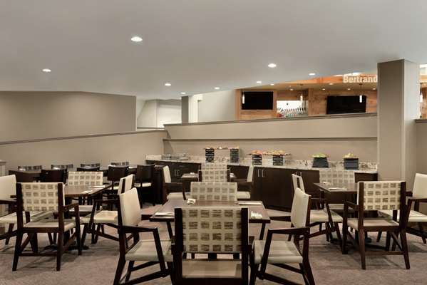 Restaurant - Embassy Suites Brookfield - I-94, Exit 301