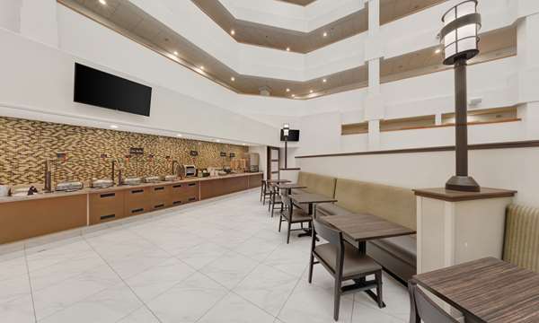 Amenities - Embassy Suites Brookfield - I-94, Exit 301