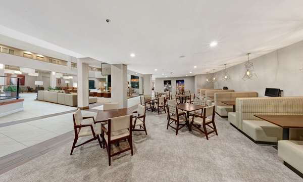 Restaurant - Embassy Suites Brookfield - I-94, Exit 301