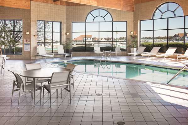 Pool - DoubleTree by Hilton Hotel Harbourwalk Racine