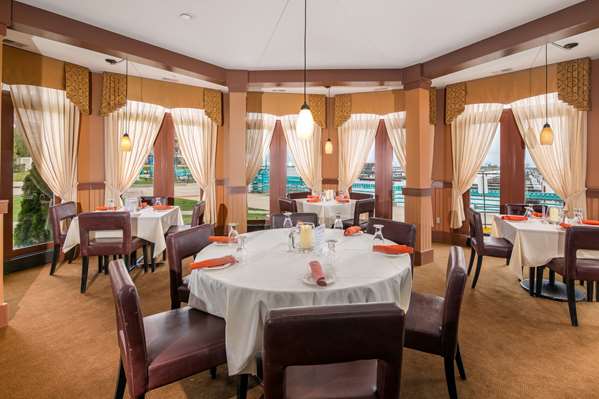 Restaurant - DoubleTree by Hilton Hotel Harbourwalk Racine