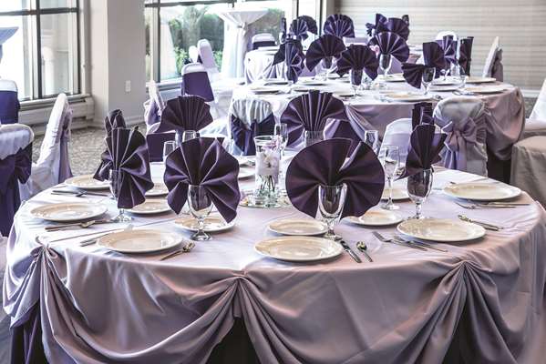 Restaurant - DoubleTree by Hilton Hotel Harbourwalk Racine