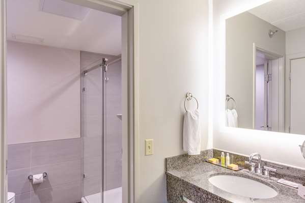  - DoubleTree by Hilton Hotel Harbourwalk Racine