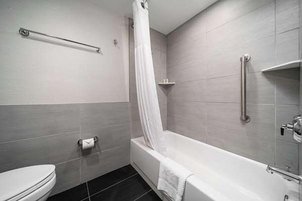 - DoubleTree by Hilton Hotel Harbourwalk Racine