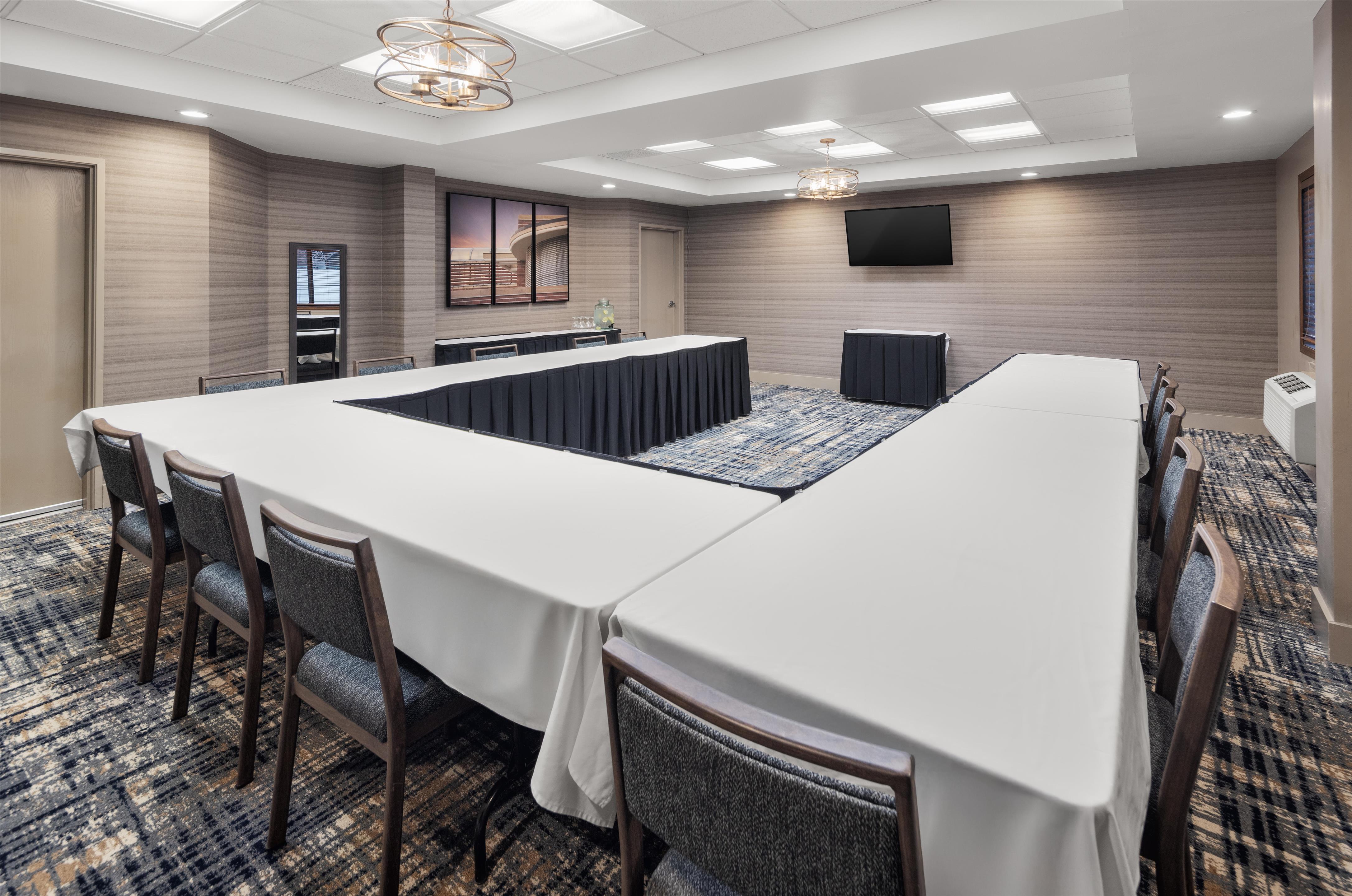 Meeting Room | Doubletree by Hilton Hotel Racine Harbourwalk