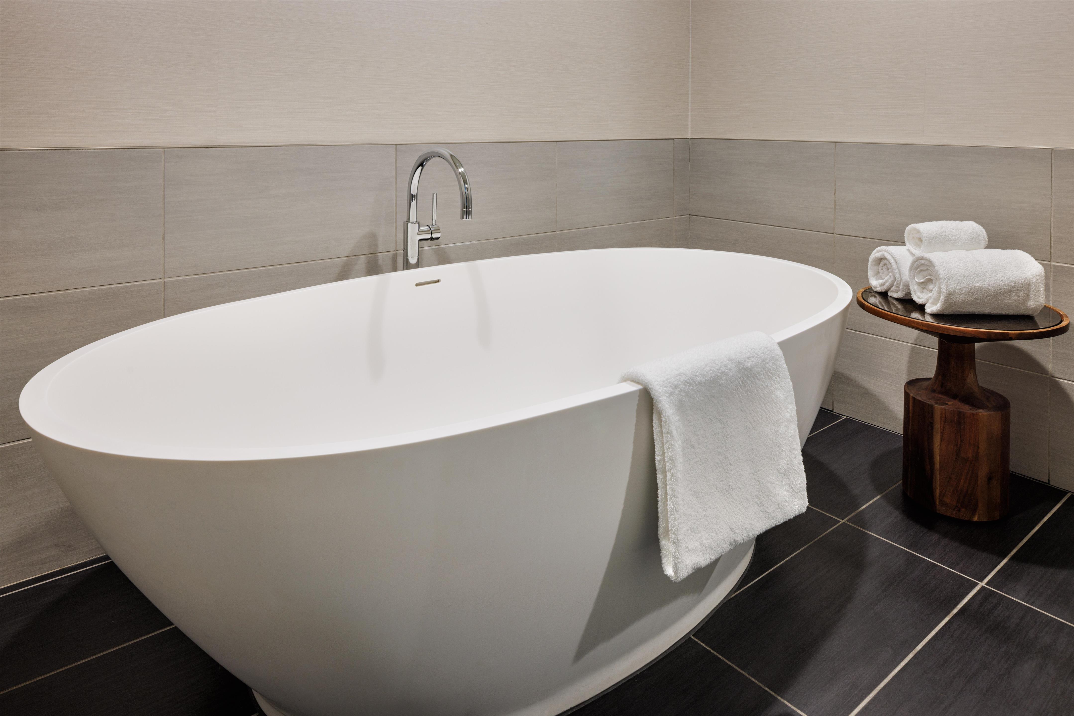Guest room bath