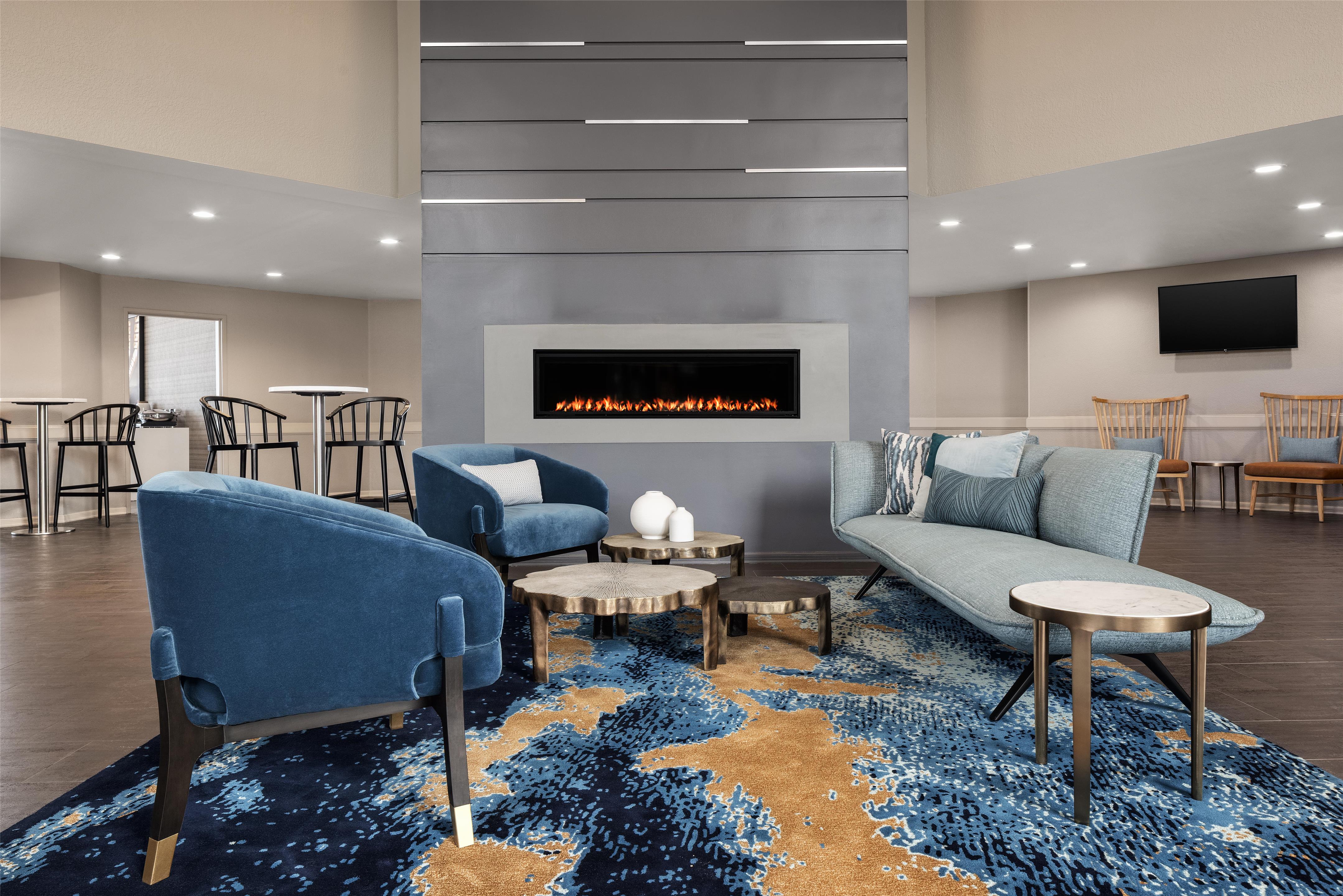 Lobby | Doubletree by Hilton Hotel Racine Harbourwalk
