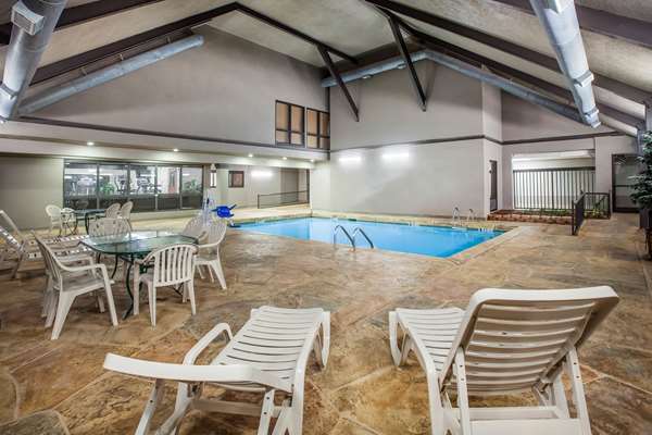 Pool - Days Inn Tyler
