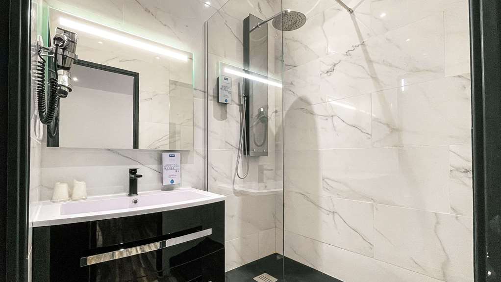 KYRIAD MARSEILLE BLANCARDE - TIMONE-guestroom-Guest Room,Bathroom,On-Site.jpg