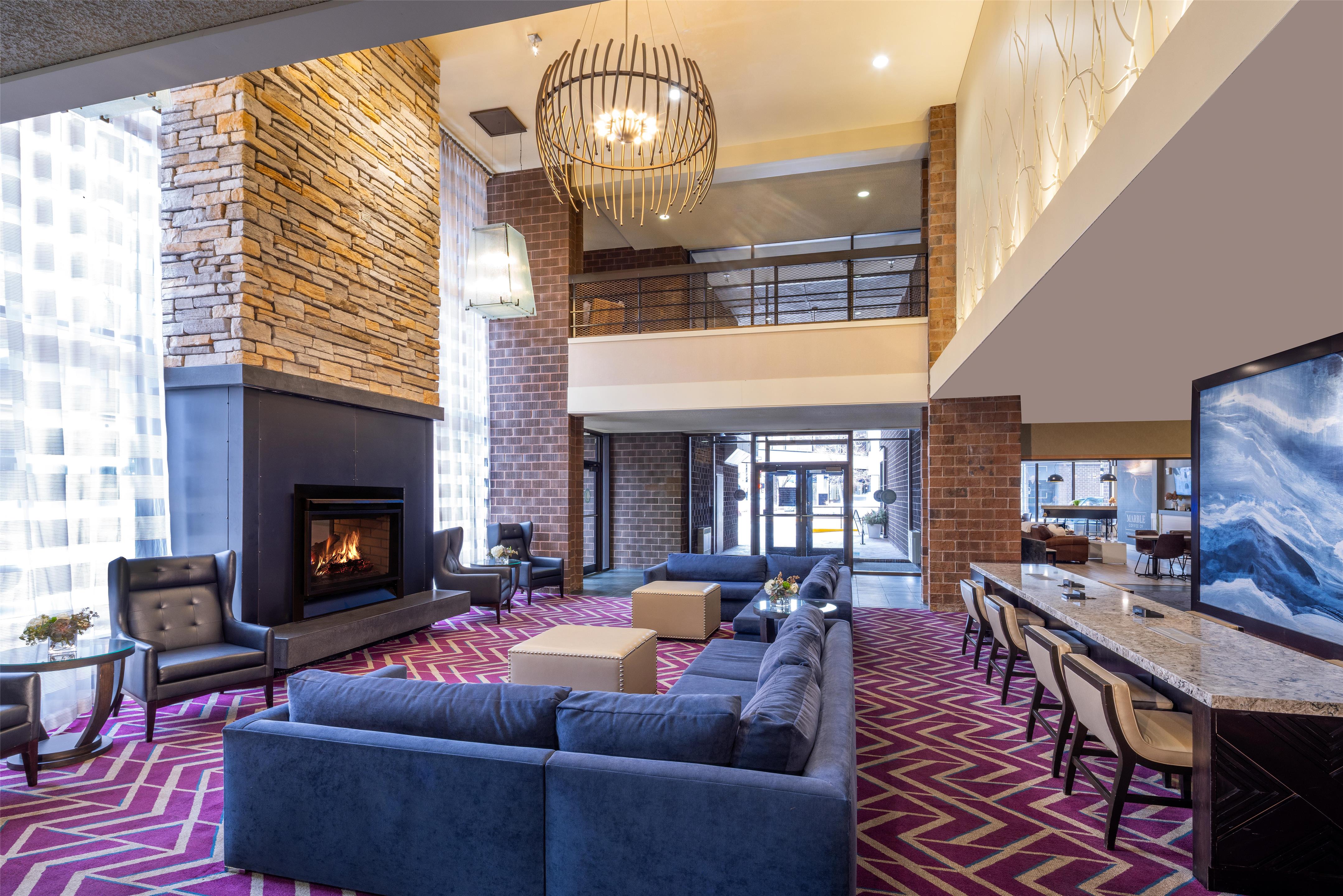 Lobby | DoubleTree by Hilton Hotel Billings