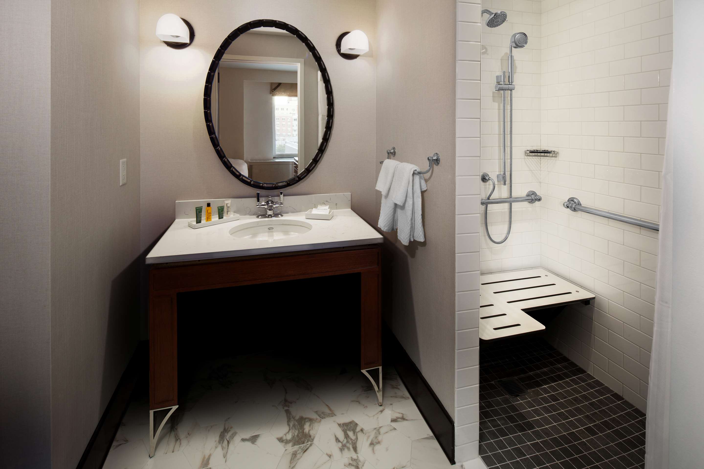 Guest room bath