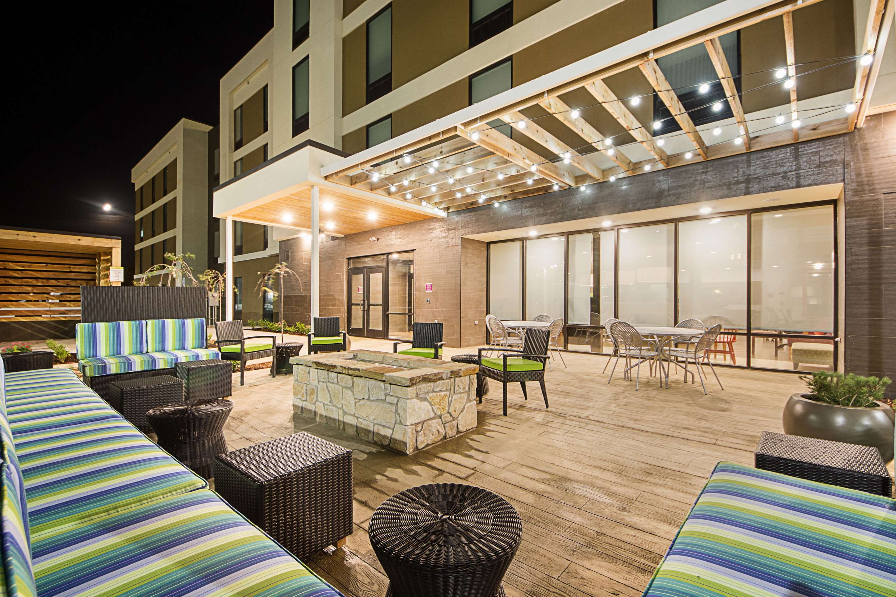 Exterior | Home 2 Suites by Hilton - Yukon