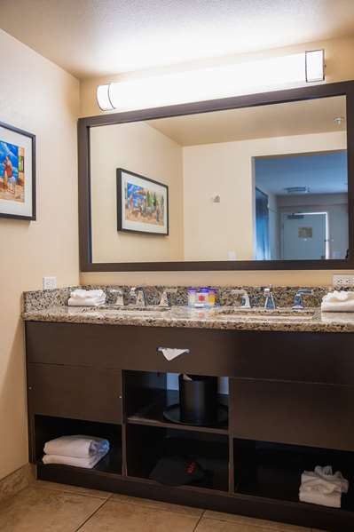  - Grand Legacy at the Park Resort Anaheim - I-5, Exit 110