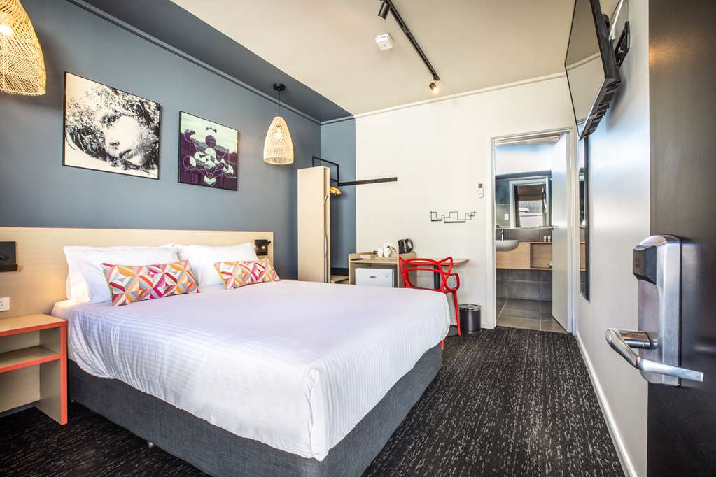 NIGHTCAP AT MONASH HOTEL-guestroom-Guest Room,On-Site.jpg