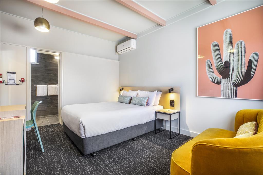 NIGHTCAP AT SANDBELT HOTEL-guestroom-Guest Room,On-Site.jpg