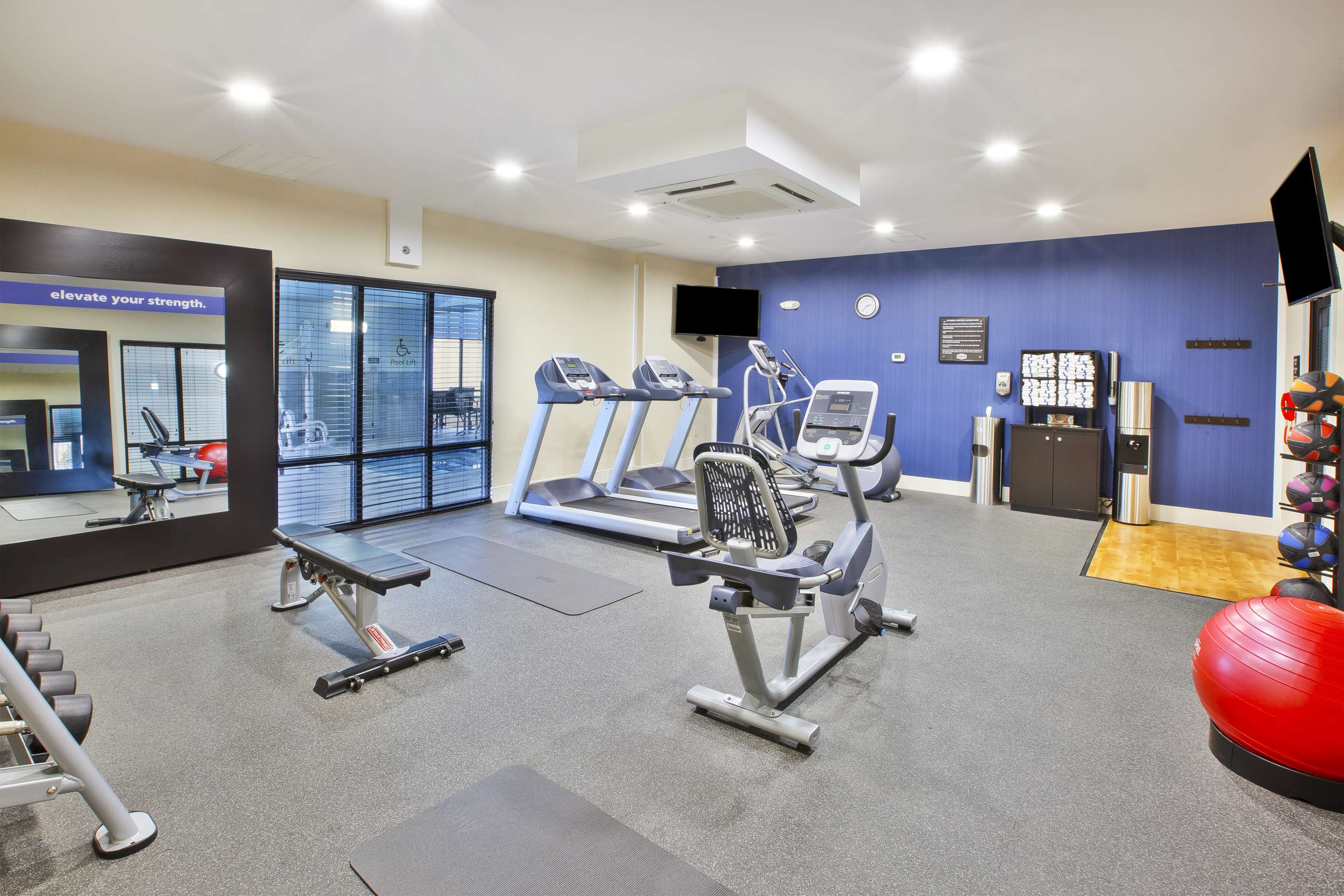 Health club fitness center gym | Hampton Inn & Suites Alliance